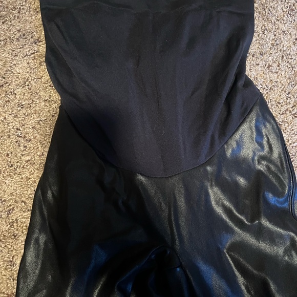 ***SOLD*** Spandex Maternity Faux Leather Leggings - Picture 4 of 5